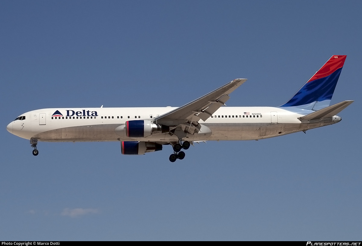 N120DL Delta Air Lines Boeing 767-332 photographed at Las Vegas Harry Reid International (LAS / KLAS) by Marco Dotti