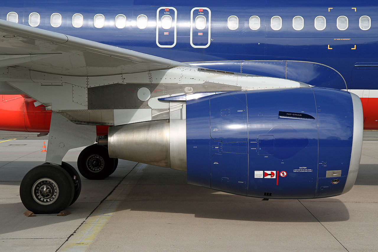 GE-Snecma CFM56-5B engine attached to the wing of a Airbus A319