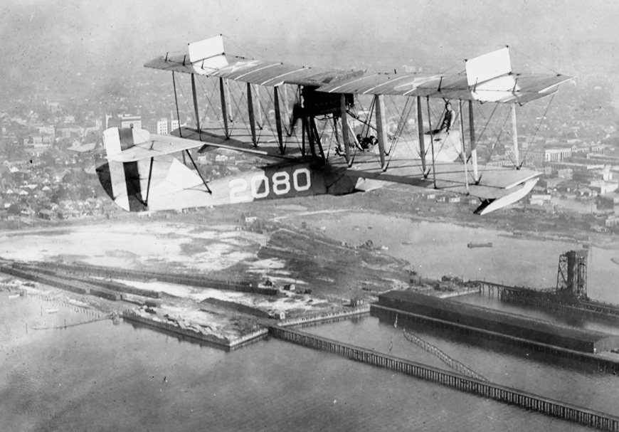 https://upload.wikimedia.org/wikipedia/commons/9/9d/Curtiss_HS-2L_over_Pensacola_1920s.jpeg