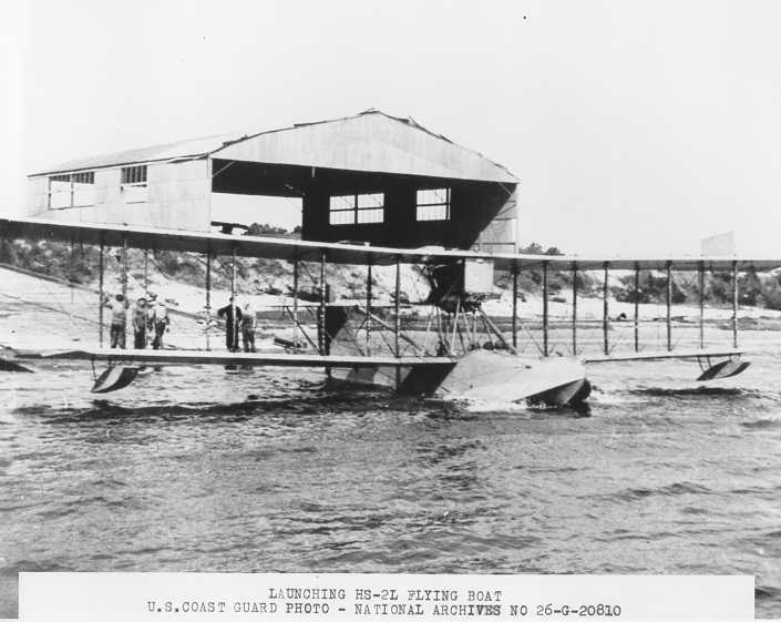 https://upload.wikimedia.org/wikipedia/commons/f/f8/USCG_HS-2L_flying_boat.jpg