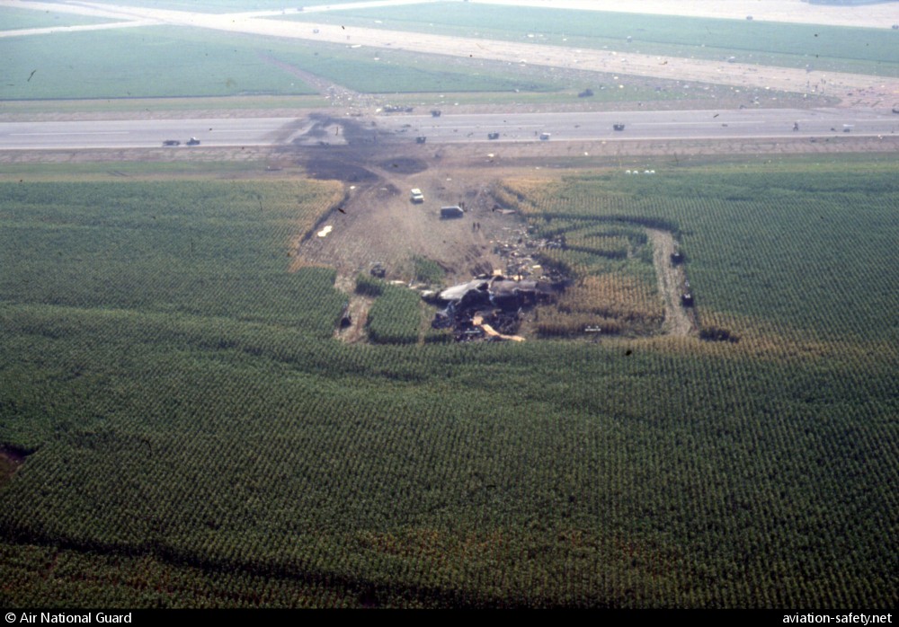 McDonnel Douglas DC-10-10 | United Airlines | N1819U | aerial picture of the crash site just past RW35 at Sioux City apt (SUX)