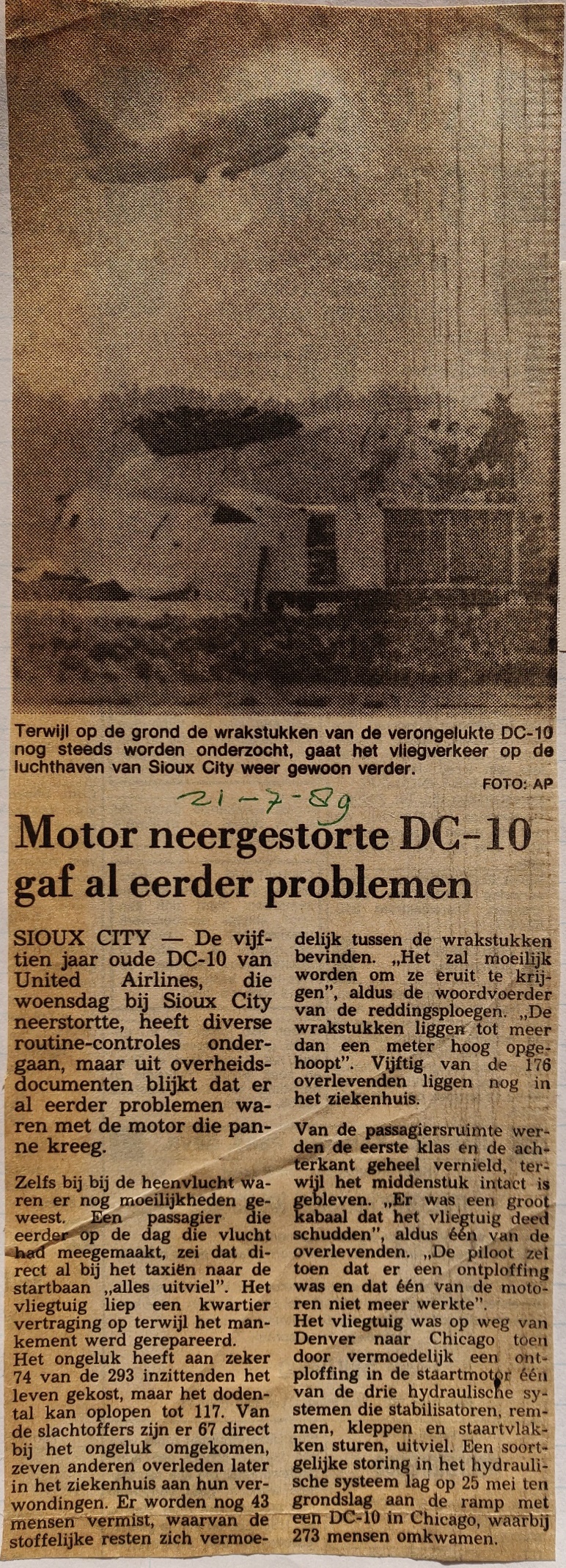 Newspaper article 21 July 1989 McDonnel Douglas DC-10-10 | United Airlines | N1819U | engine trouble 