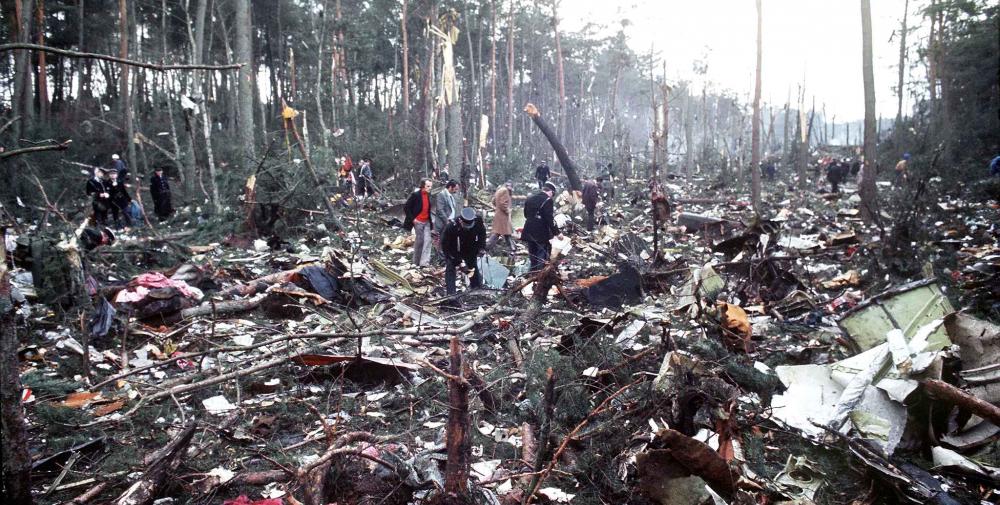 McDonnel Douglas DC-10-10 | Turkish Airlines | TC-JAV | picture of crash site in the bois d'Ermenonville with officials researching the debriss
