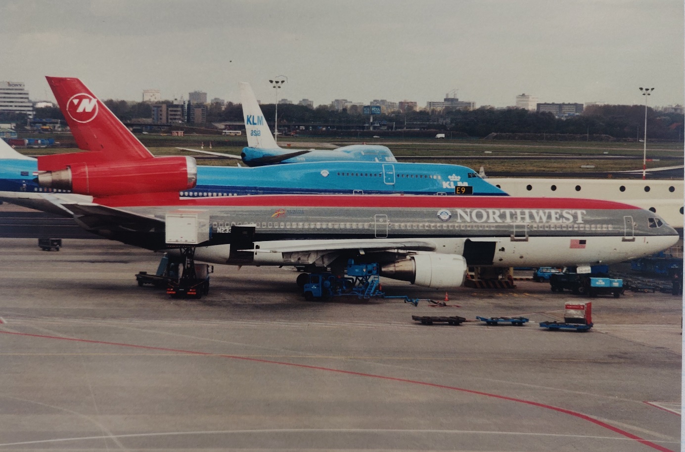 McDonnel Douglas DC-10-30 | Northwest airlines | N233NW | Schiphol December 1997