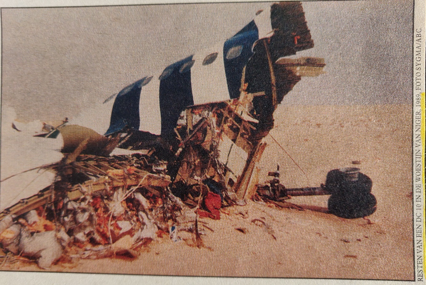 McDonnel Douglas DC-10-30 | UTA | N54629 | air disaster in Niger | photo of wreckage fuselage and nose landing gear