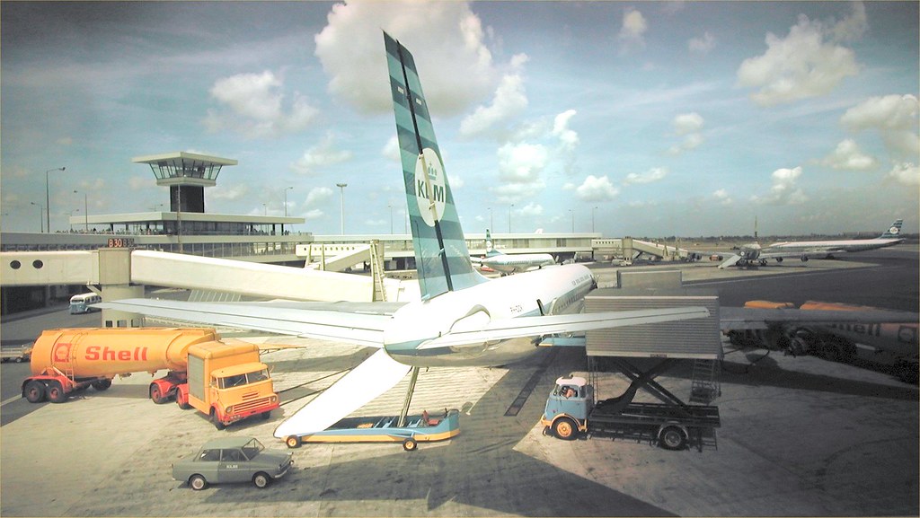 PH-DCA, KLM's first JT4A-powered DC-8-33 is being prepared | Flickr