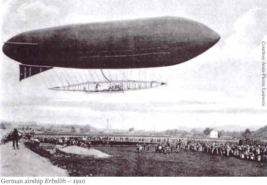 Luftschiff Erbsloh hoovering over a field near Balken, Germany watched by a big croud