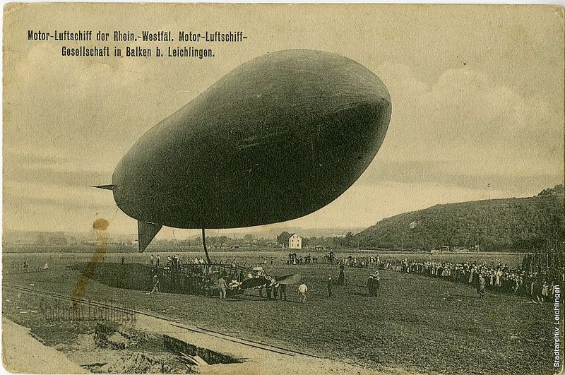 Luftschiff Erbsloh handled by its ground crew at  a field near Balken, Germany watched by a big croud