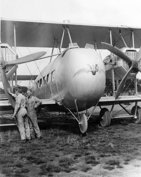 Vickers Vimy Commercial G-EAUL at Martlesham Heath in 1920 #9896049