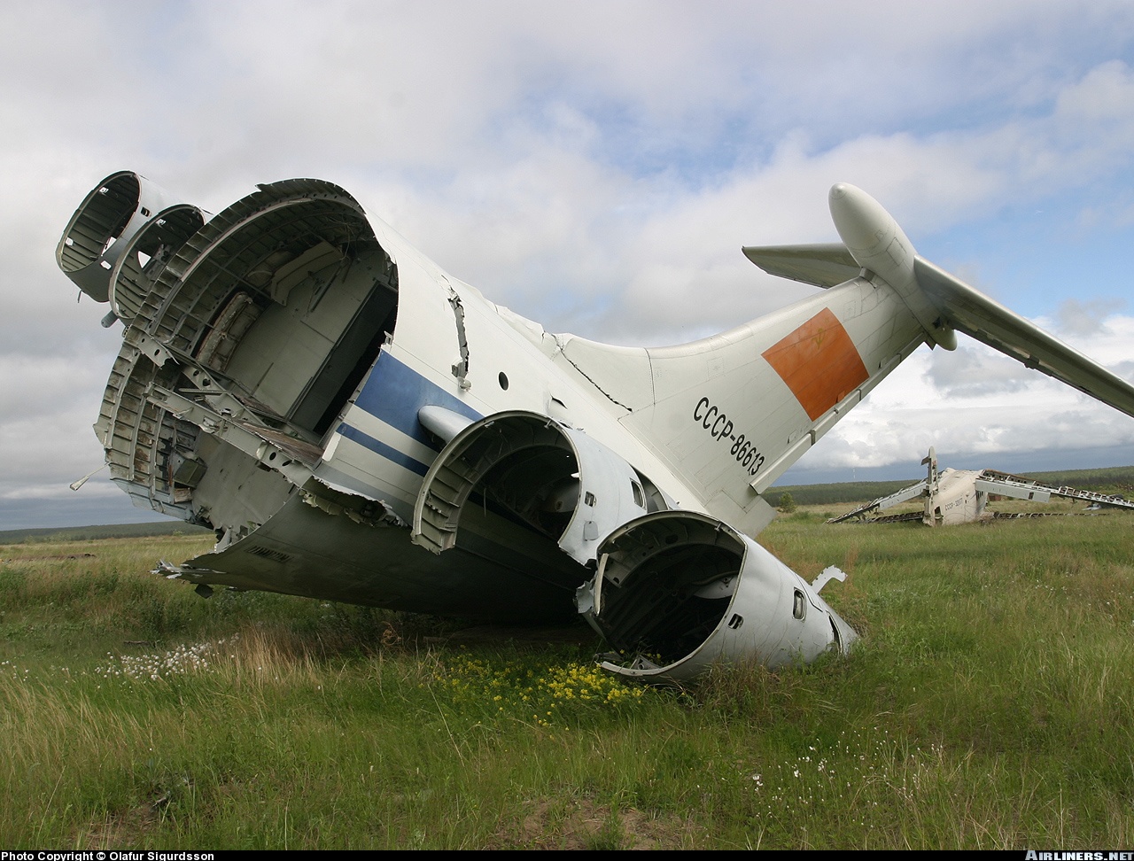 Ilyushin Il-62 tail section | CCCP-86613 | Magan airport | aircraft construction