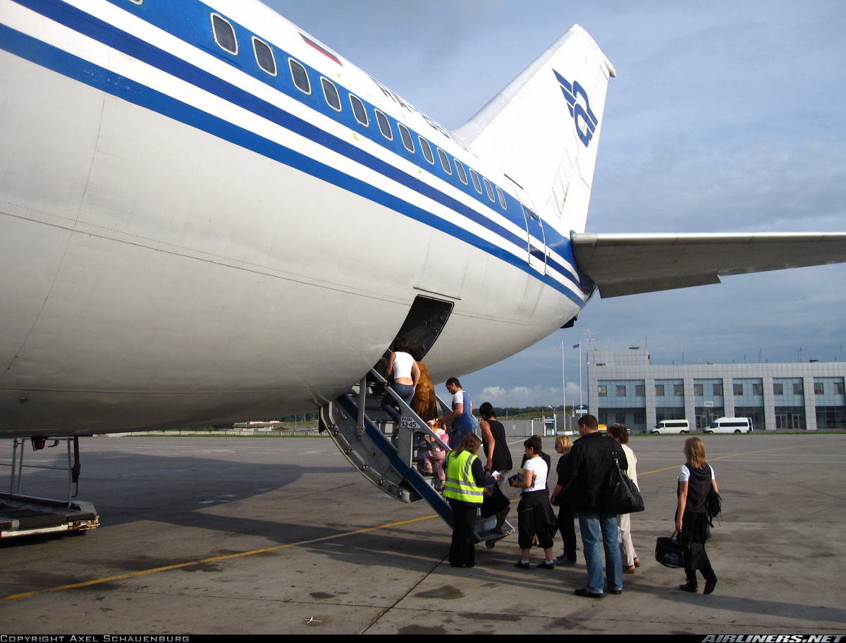 Ilyushin Il-86 | Atlant-Soyuz Airlines | RA-86109 | passenger boarding via the tail entrance