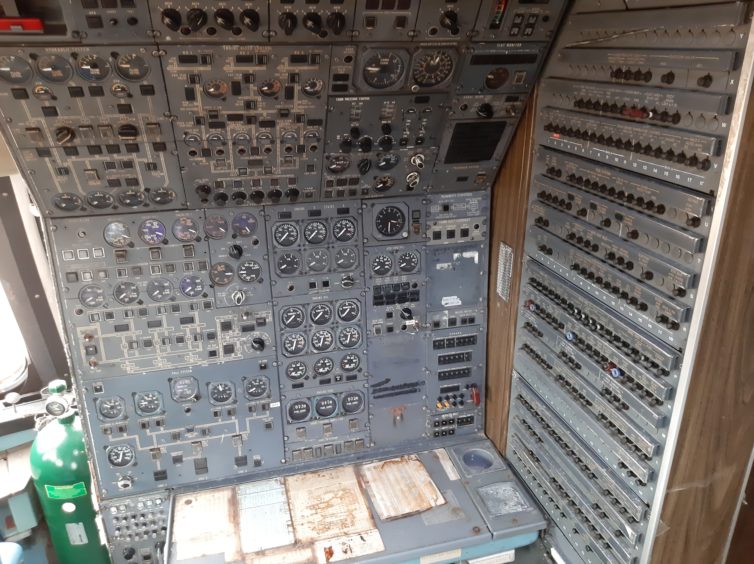 The engineer's station inside the L1011 flight deck - Photo: Jerome de Vries | 9L-LFB | Air Rum | engineer's station