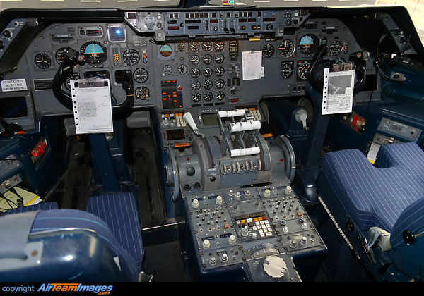 Lockheed L-1011 Tristar 500 (CS-TMP) Aircraft Pictures & Photos -  AirTeamImages.com | cockpit