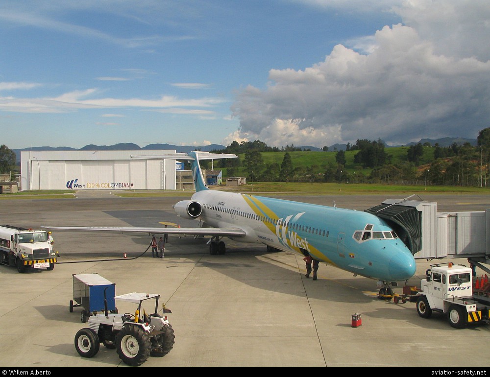 McDonnel Douglas MD-82 | West Caribbean Airways | HK-4737X | MD-82 at the gate