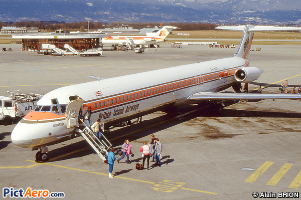 McDonnell Douglas MD-83 (DC-9-83) - G-BNSA (British Island Airways) by  Alain BRION | Pictaero | passengers unboarding
