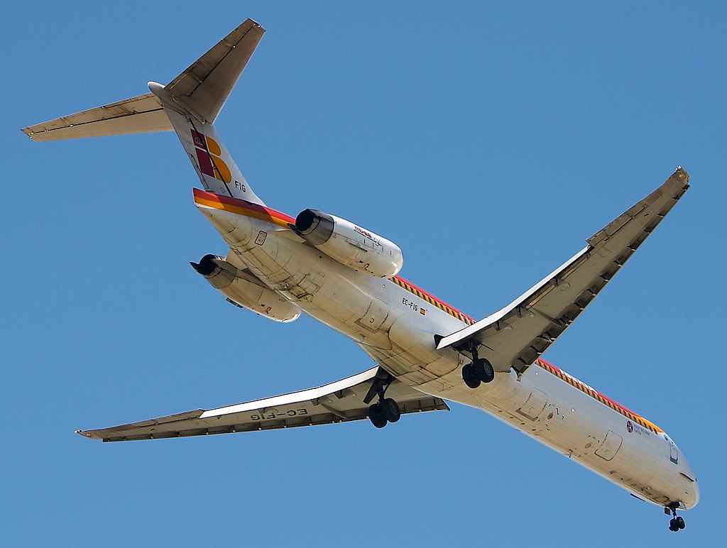 McDonnel Douglas MD-88 | Iberia | EC-FIG | MD-88 landing with full flaps