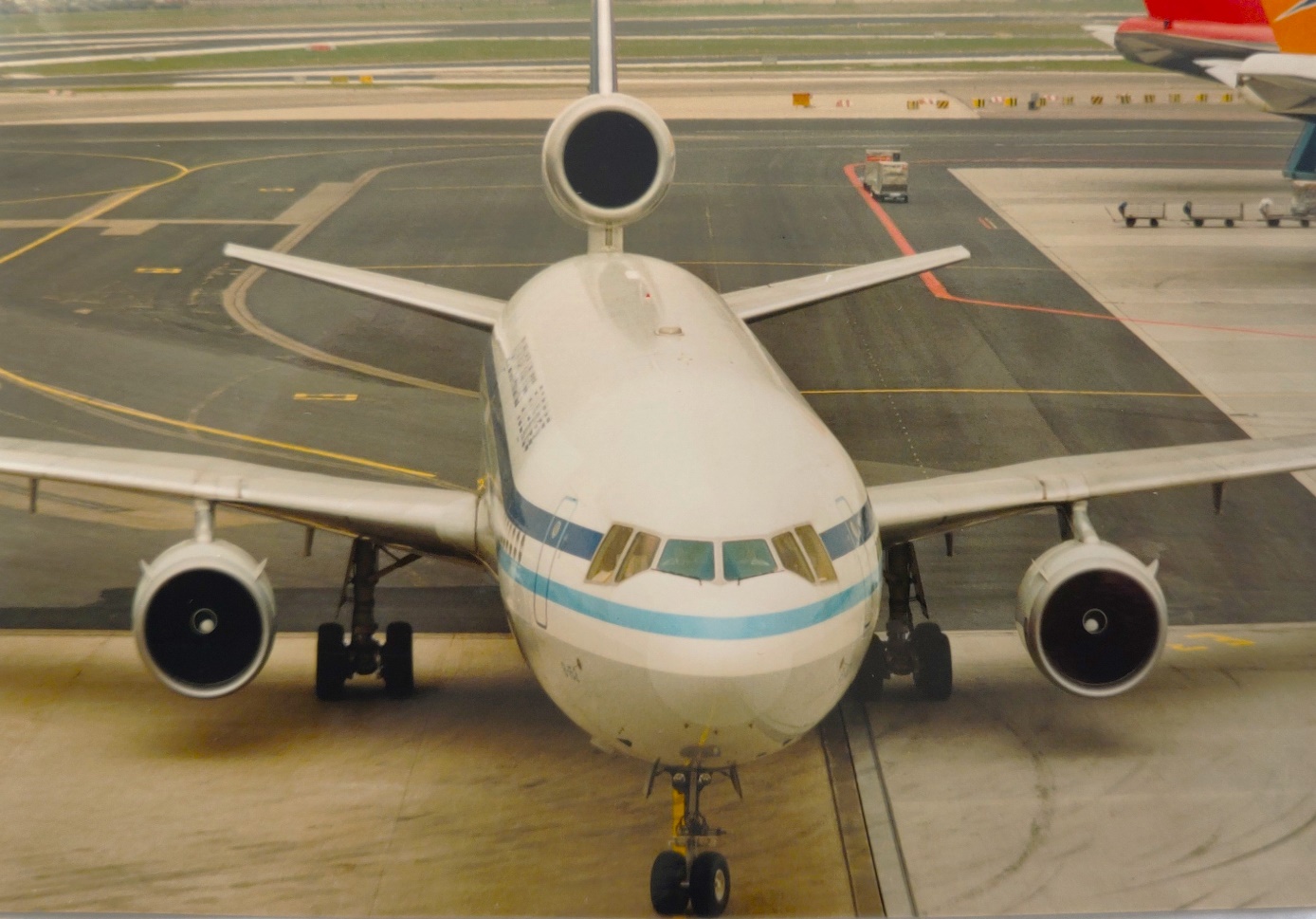 McDonnel Douglas MD-11 | Mandarin Airlines | B-152 | front view