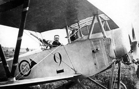 http://albindenis.free.fr/Site_escadrille/Photos3/068_Nieuport_arme.jpg