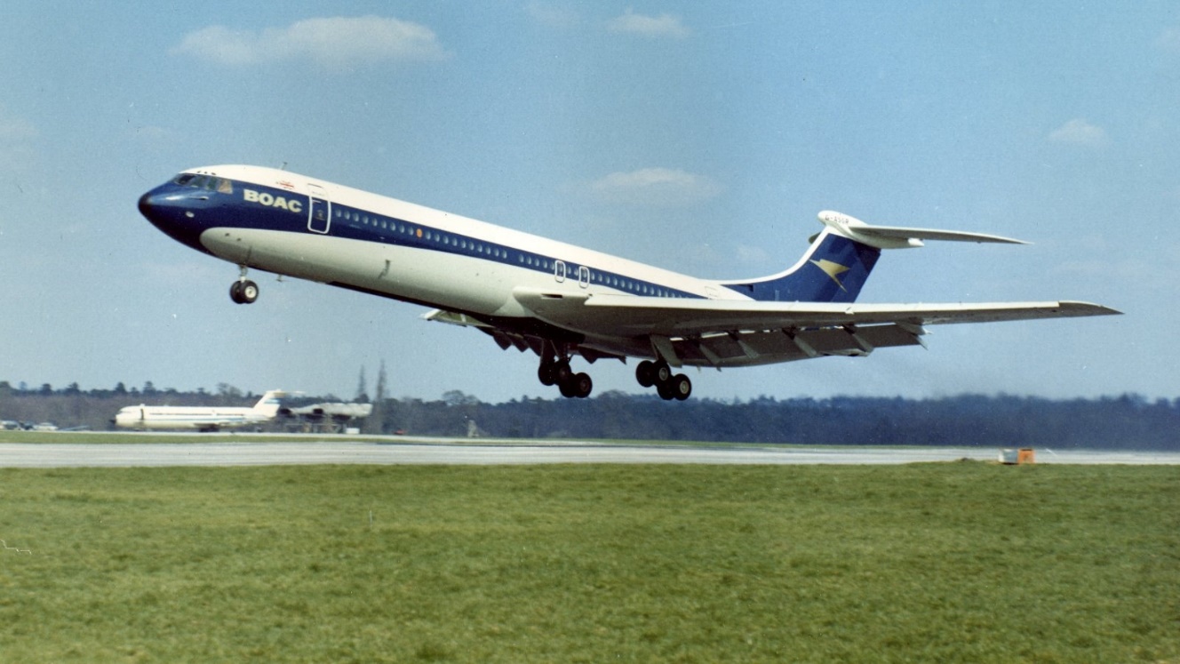 Vickers Super VC10 BOAC (G-ASGR) landing at Wisley