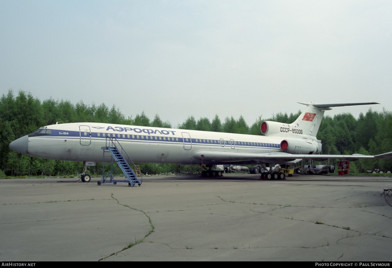 Aircraft Photo of CCCP-85006 | Tupolev Tu-154 | Aeroflot | AirHistory.net #266614 | Tu-154 parked at Moscow-Sheremetyevo airport 1991