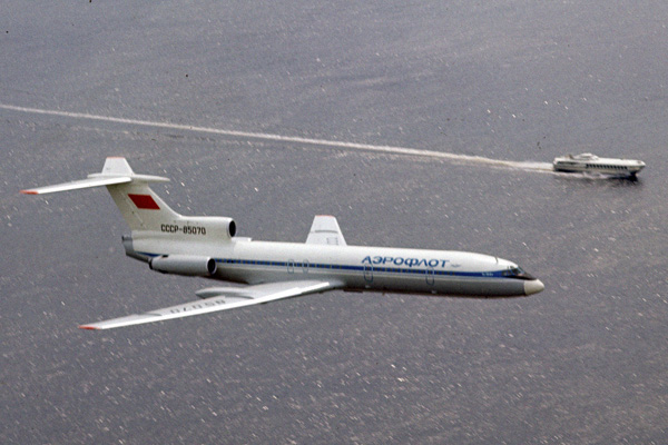 Aeroflot Tu-154 over the Volga River