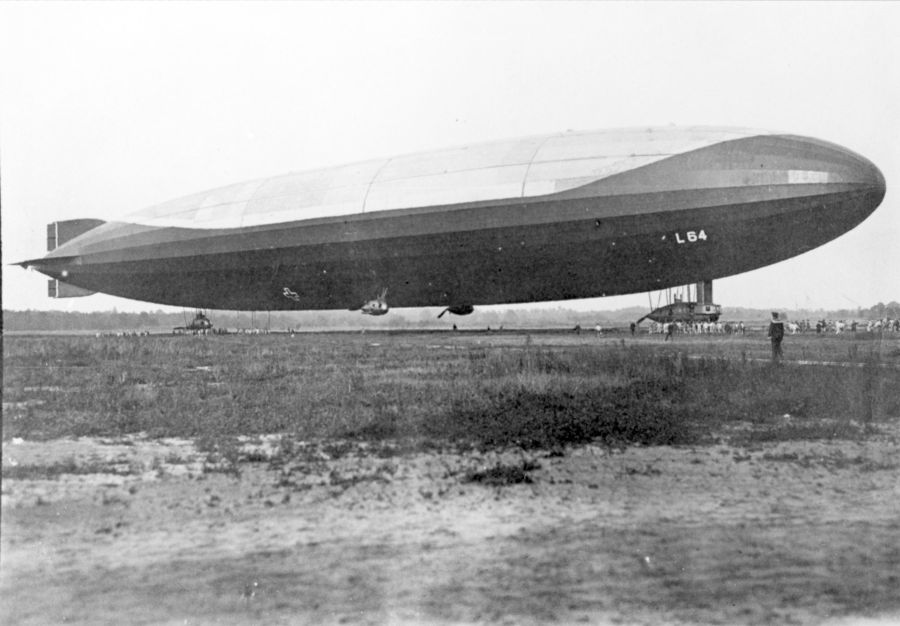 Zeppelin LZ109 L64 hovering at its base in Ahlhorn