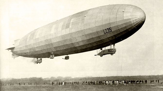 Zeppelin LZ35 lifting off