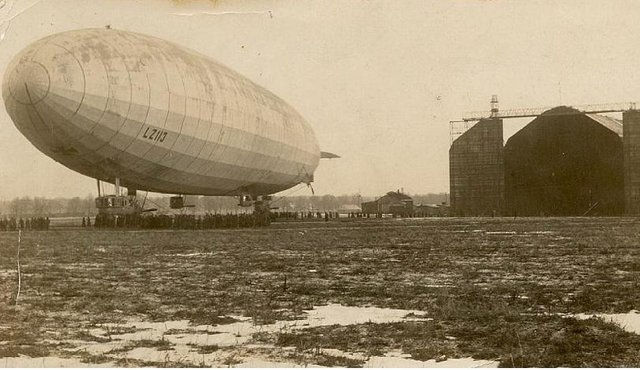 Zeppelin LZ83 LZ113 in front of its hangar