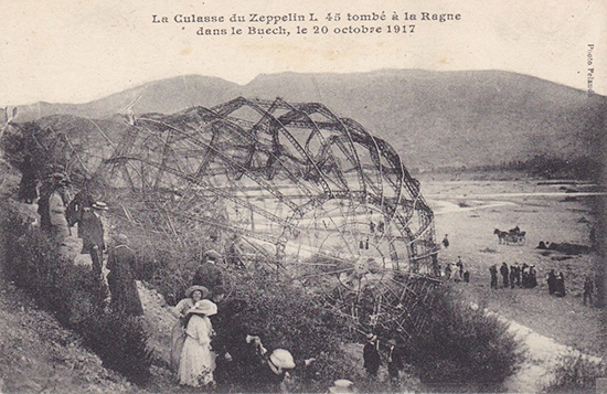 Local people watching the wreck of Zeppelin LZ85 L45 at the banks of river Buech