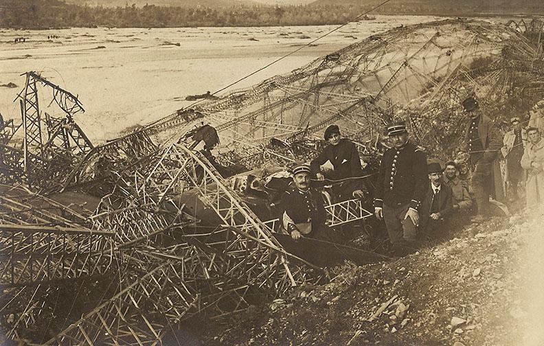 France officals posing for the wreckage of Zeppelin L45