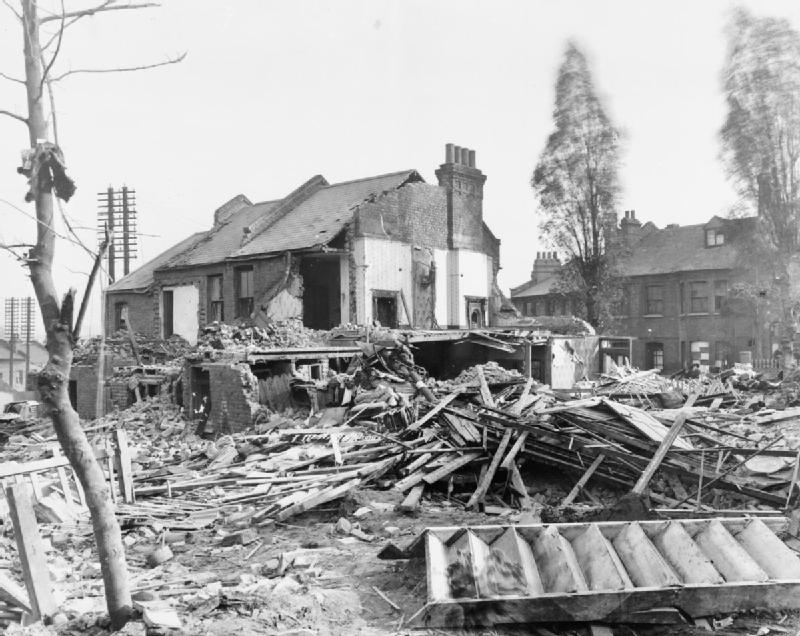 Hither Green houses damaged by bombs dropped from Zeppelin L45