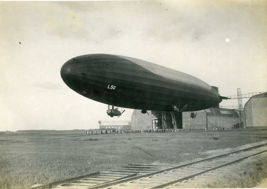 monochrome photo of Zeppelin LZ89 L50 in front of its hangar at Ahlhorn