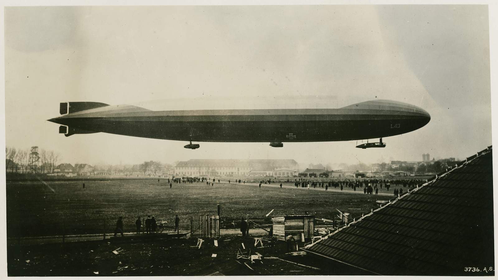 Zeppelin LZ92 L43 above a parade field