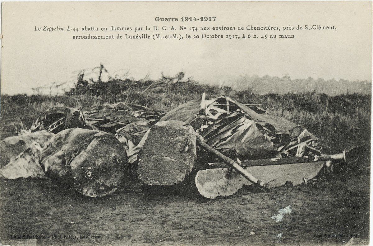 parts of crashed Zeppelin LZ93 L44 | Chnevires  dbris d'un Zeppelin 